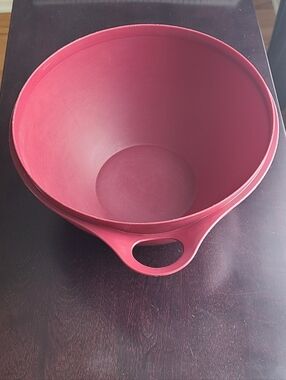 Tupperware Deep Red Mixing Bowl with Grip Handle